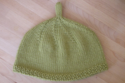 A simple hat with moss stitch band and trim