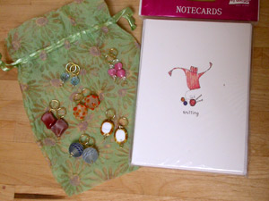 Stitch markers with bag and knitting cards from Nik